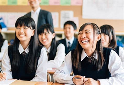 Teachers check girls' underwear in schools in this country, this is the ...