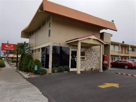 HOLIDAY LODGE (Yakima) - Hotel Reviews, Photos, Rate Comparison ...