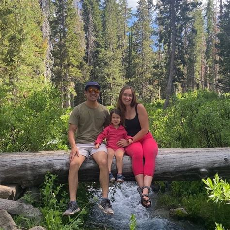 Ronny Chieng's wife Hannah Pham Biography: Height, Ethnicity, Age, Net ...