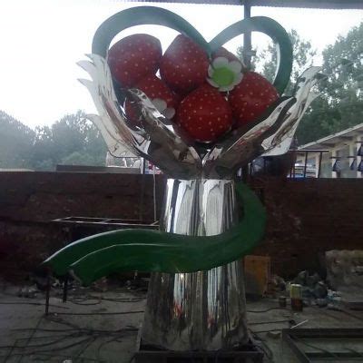 不锈钢草莓雕塑 (2)-宏通雕塑