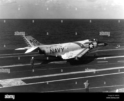 Uss independence cva 62 hi-res stock photography and images - Alamy