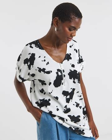 V-Neck Zip Front Longline Top | Ambrose Wilson