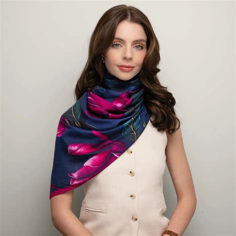 Luna Magnolia Scarf – WARAQ INDIA