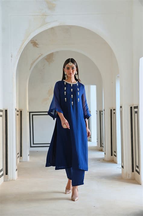 BELL SLEEVE YOKE FLORAL BUTTI EMBROIDERED KURTA WITH PANTS- EC-KP-RAHI ...