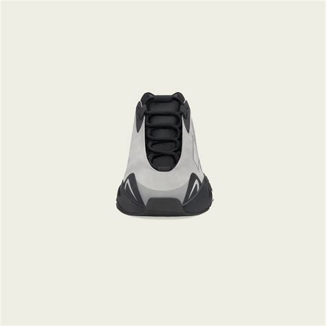 Adidas Originals | YEEZY BOOST 700 MNVN METALLIC – Superkicks