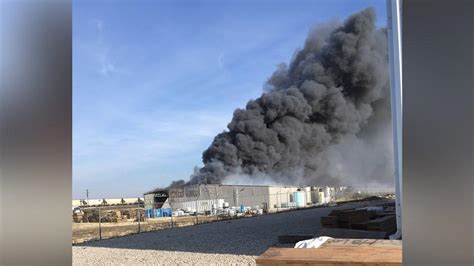 美国费城最大炼油厂爆炸致5人伤 100公里外有震感|爆炸_新浪新闻