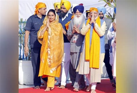 Union minister Harsimrat Kaur Badal resigns from Modi Cabinet over ...