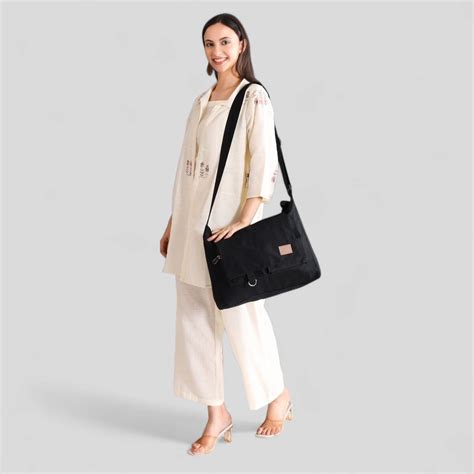 Black Letter Bag – The Lazy Bun