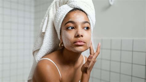 Face Wash For Oily Skin: A Complete Guide To Choosing The Right ...