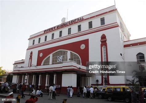 Mumbai Central Railway Station Local Train 的图像结果