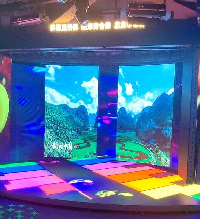 Moving Transparent LED Screen 的图像结果