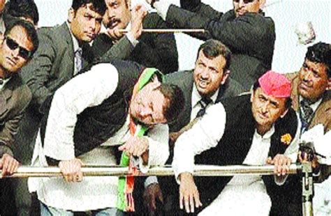 दावेदारी का दबाव यू.पी. में गठबंधन की गांठें खोल रहा है - pressure of ...