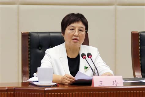 7月12日至13日，全省首次人大专门（工作）委员会工作座谈会在汉召开。省人大常委会党组书记、常务副主任王玲出席并讲话。