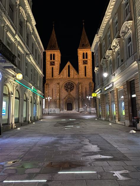 Sarajevo Cathedral | Vida