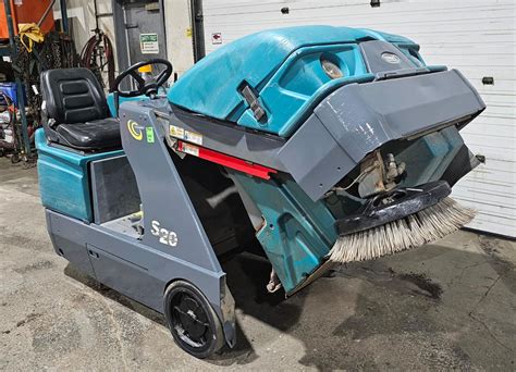 2017 Tennant S20 Ride-On Floor Sweeper Unit with 50" working width ...