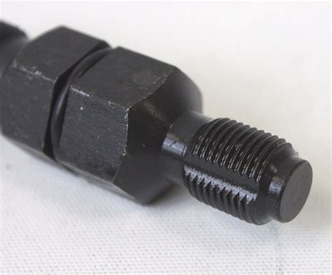 Using a Spark Plug Thread Chaser 的图像结果