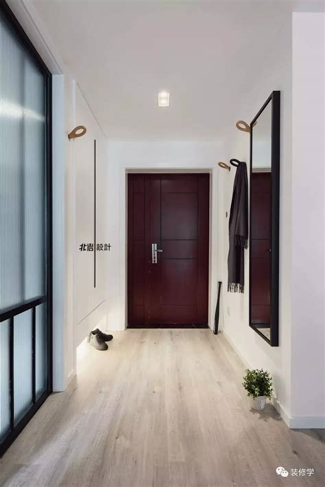99平现代极简两室，卫生间隐形门设计出彩