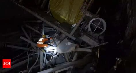 Silt, water hamper rescue as teams race to save trapped 8 | Hyderabad ...