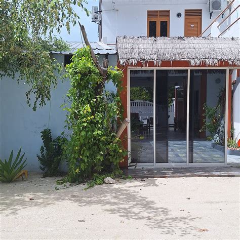 ALOHA BEACH INN (Himmafushi Island) - Hotel Reviews & Photos - Tripadvisor