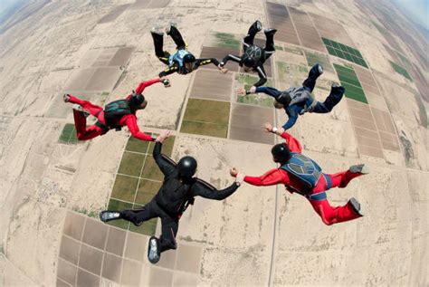 Parachuting View 的图像结果