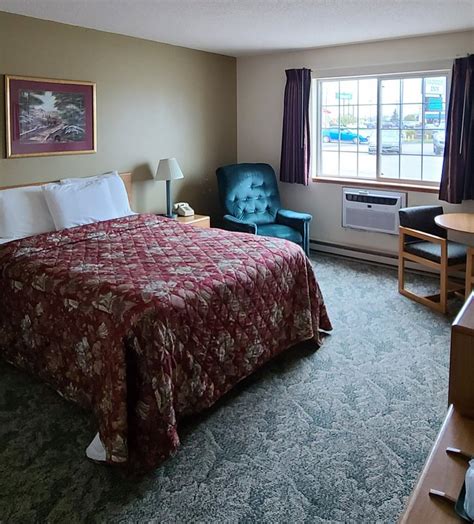 LINCOLN HOST MOTOR INN (Escanaba) - Motel Reviews, Photos, Rate ...