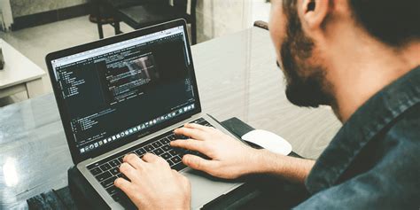 Bildergebnis für carbon black vs crowdstrike