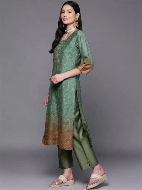 Buy Green Yoke Design Silk Blend Straight Kurta With Trousers & Dupatta ...