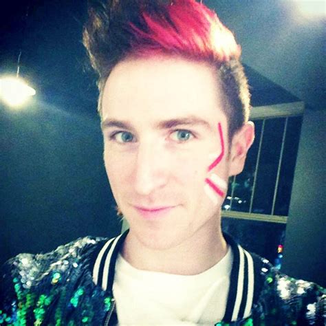 A Sinuous and Elegant Star | Meer