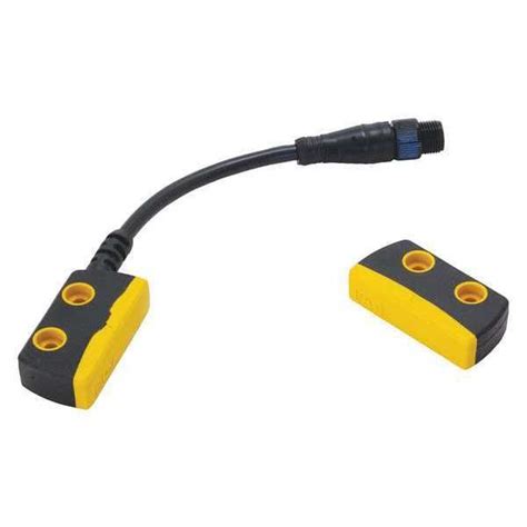 Eaton 2NC Magnetically Actuated Safety Interlock Switch RS2-02-C3 | Zoro