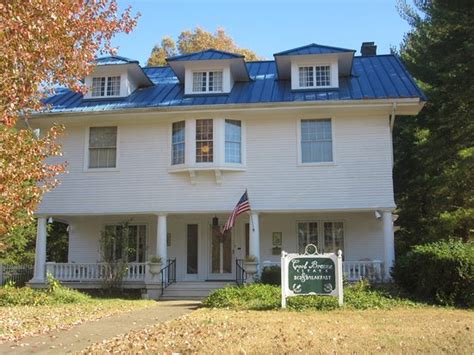 COOL BREEZE ESTATE BED AND BREAKFAST (Evansville) - B&B Reviews ...