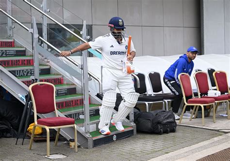 5 incredible instances of Indian cricketers playing on with a fracture ...