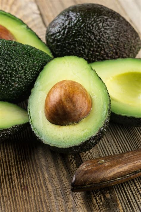 Avocado Tree Yellow Leaves 的图像结果