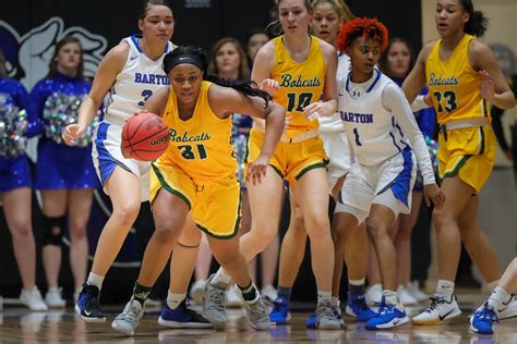 Barton vs Lees-McRae Basketball - CORY KNOWLTON