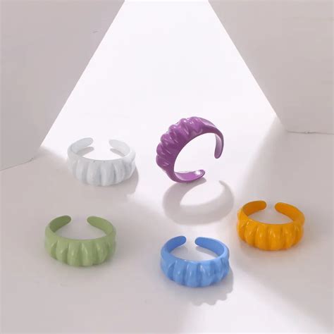 Acrylic rings – Dramebaaz India