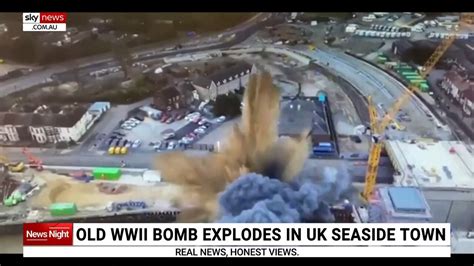 Bomb Exploding in Water 的图像结果
