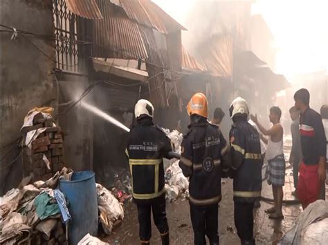 Mumbai: Fire breaks out at godown in Kurla, no injuries reported