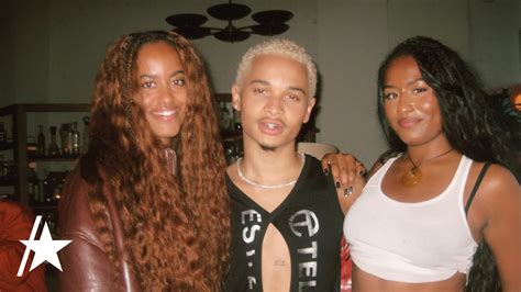 Malia Obama & Sasha Obama Party With R&B Stars In Rare Photo From LA ...
