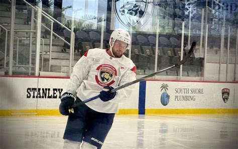 Barkov cleared to join Finland for world championship after knee injury