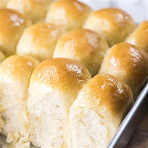 Mamaw's Rolls - Easy Homemade Dinner Roll Recipe
