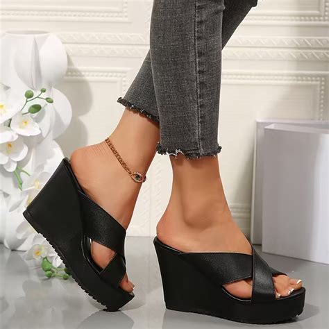 Black Cross-Band Platform Wedges – GloGlamp