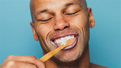 Are You Holding Your Toothbrush Wrong? Should You Floss or Rinse ...