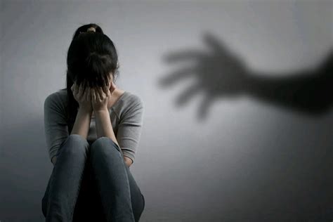 Trauma là gì? Dấu hiệu nhận biết bạn đang đang bị tổn thương và cần ...