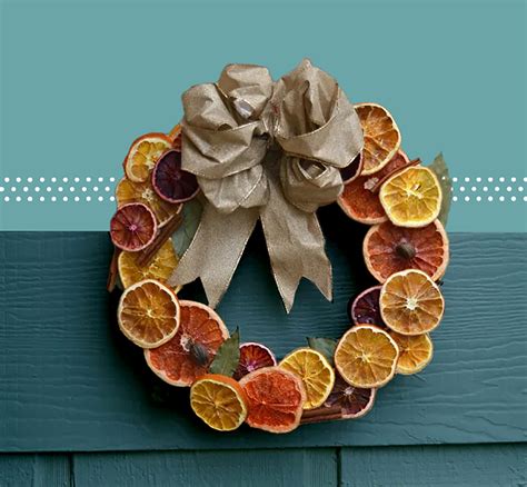 DIY Holiday Wreath - BlueHenry.com