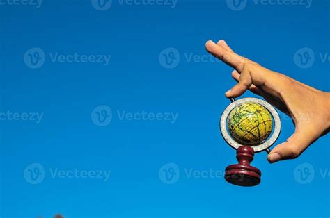 Old Earth Globe 的图像结果