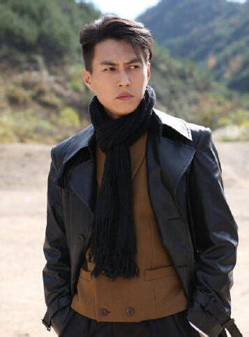 靳东真实背景曝光，演员只是副业，他的父亲身份让人想不到！_因为_家庭_明星