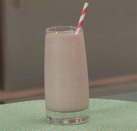 Raw Chocolate Peanut Butter Shake - The Healthy Voyager