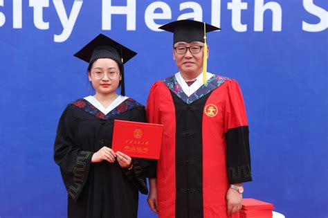 2021届本科生毕业照-西安交通大学医学部