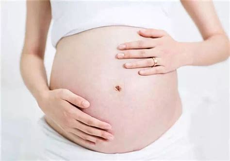 妊娠纹 是在怀孕期间预防重要还是产后保养重要呢？_凤凰网健康_凤凰网