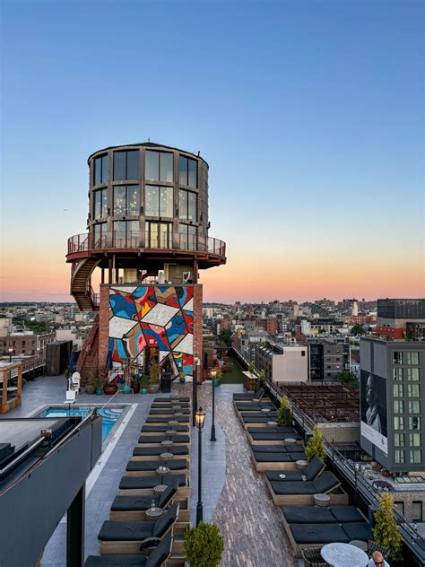 13 Best Bars in Williamsburg - backpacks and bubbly