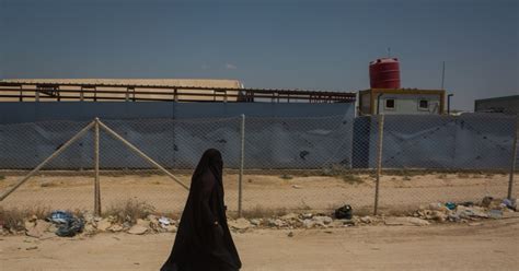 The Daily Life of IS Wives in Syrian Camps